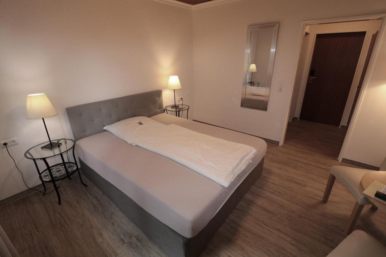 Hotel Central Цевен Экстерьер фото
