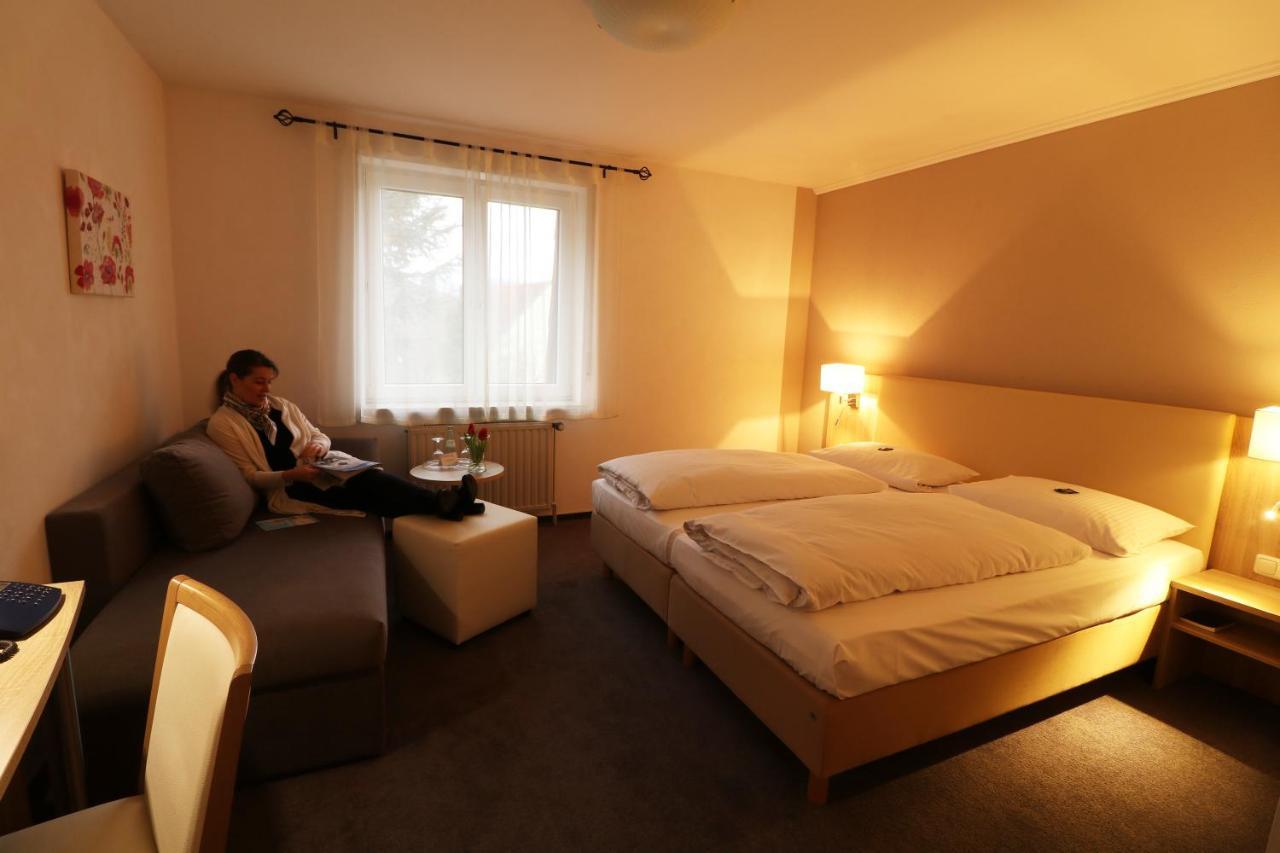 Hotel Central Цевен Экстерьер фото