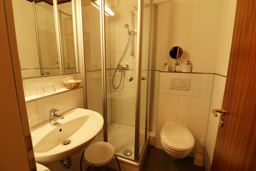Hotel Central Цевен Экстерьер фото