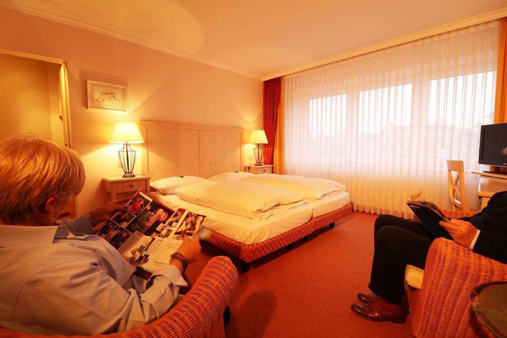 Hotel Central Цевен Экстерьер фото