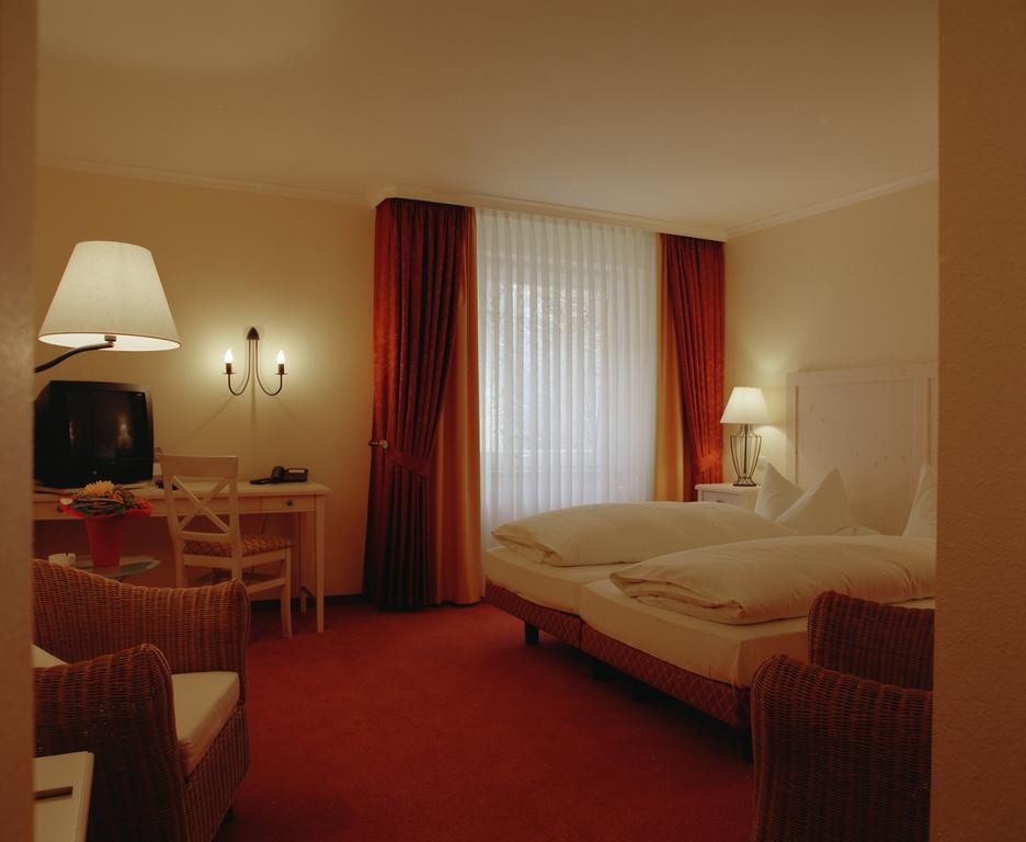 Hotel Central Цевен Экстерьер фото