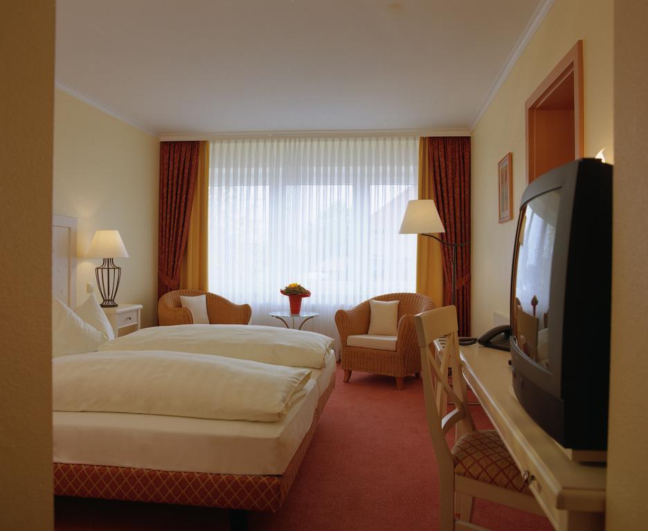 Hotel Central Цевен Экстерьер фото