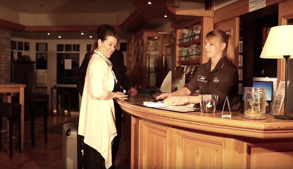 Hotel Central Цевен Экстерьер фото